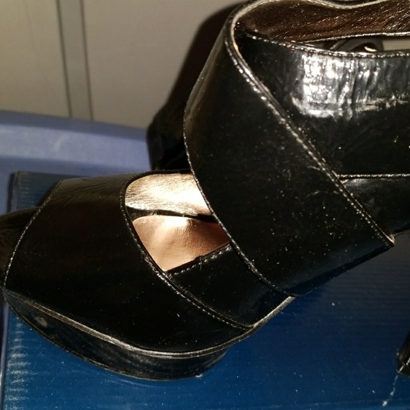 Shoee - Picture 5 of 5